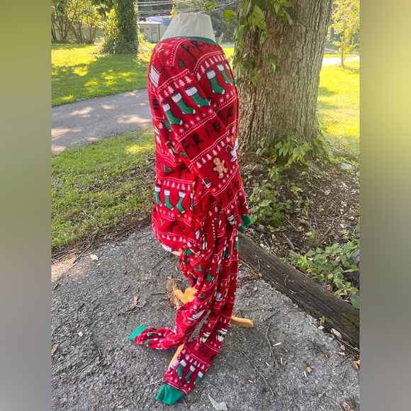 FRIENDS RED HOLIDAY ADULT SLEEPWEAR 2X FOOTLESS - Picture 4 of 11